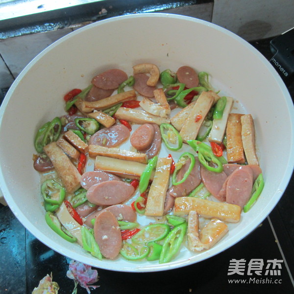 肉花肠烧豆腐怎么煮