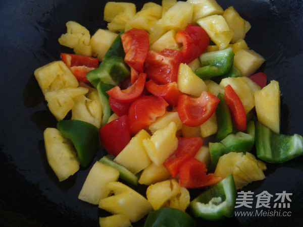 可以甩掉饭店几条街的美味菠萝古老肉怎样煸