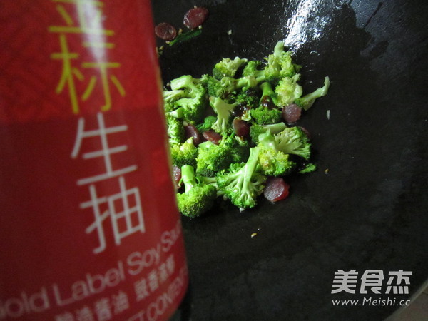 腊肠炒西兰花怎么煮