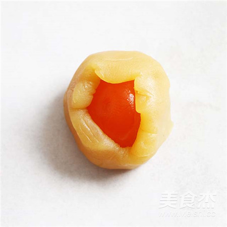 【中秋传统佳品】蛋黄莲蓉月饼怎么吃