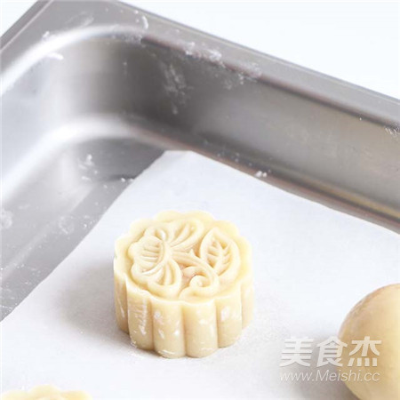 【中秋传统佳品】蛋黄莲蓉月饼怎样做