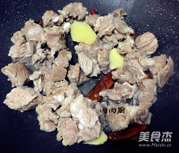 萝卜牛腩煲肉肉厨怎样煸