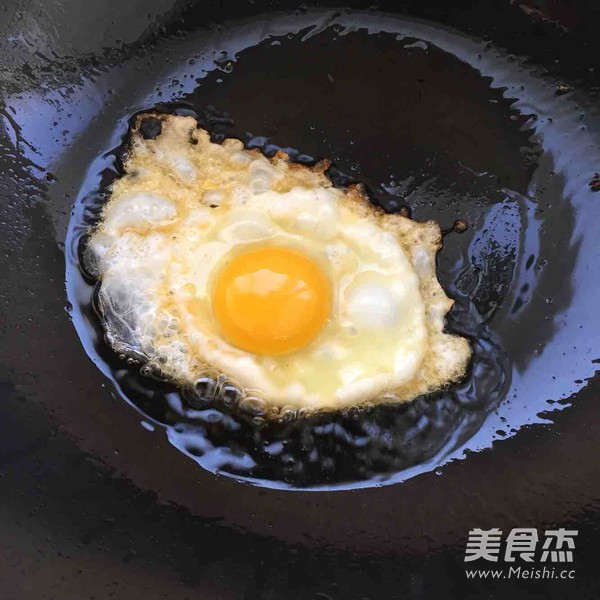 双味腊肠煲仔饭怎么炖