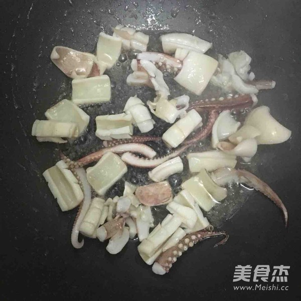 菠萝海鲜芝士焗饭的家常做法