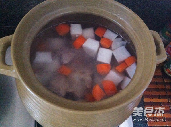 咸骨火腿萝卜汤怎么炒