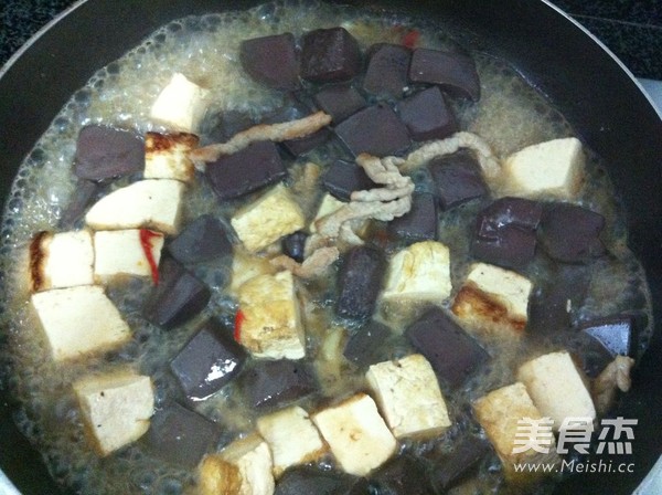 肉丝豆腐煮猪红怎么吃