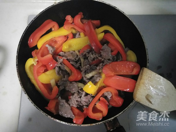 彩椒炒牛肉怎么煸