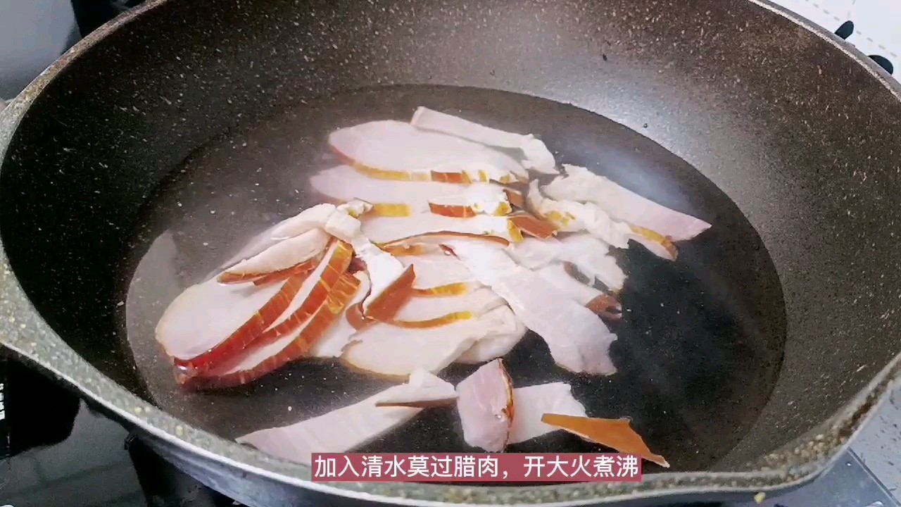 年夜饭必不可少的硬菜：蒜苔炒腊肉的做法图解