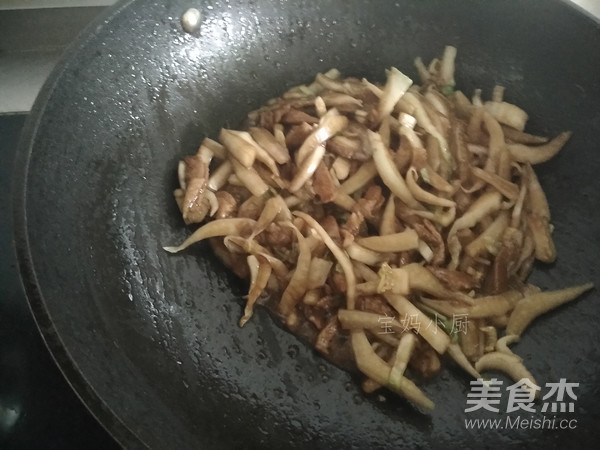 大白菜肉丝炒韭菜的简单做法