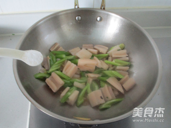 干锅鸡翅虾怎么煮