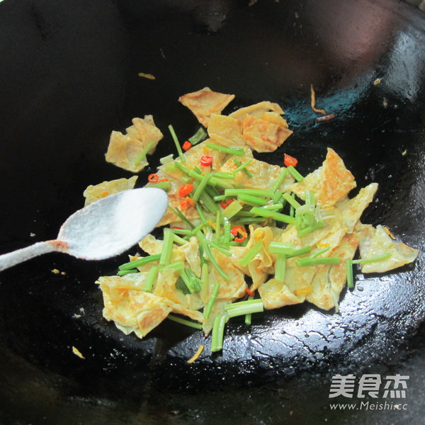 芹菜炒蛋怎么做