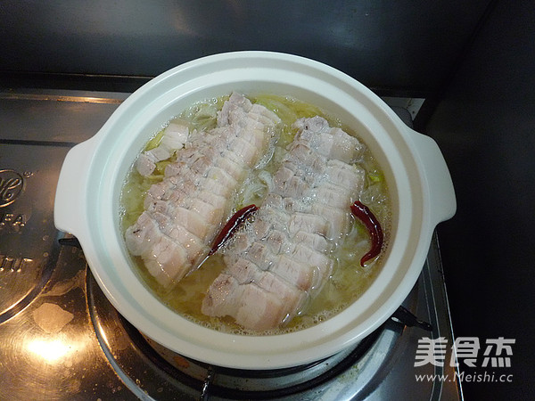 酸菜汆白肉怎样做