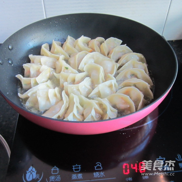 生煎水饺怎样煸