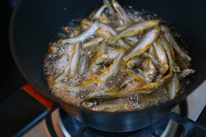 香辣毛豆米炒小鱼干怎么煮