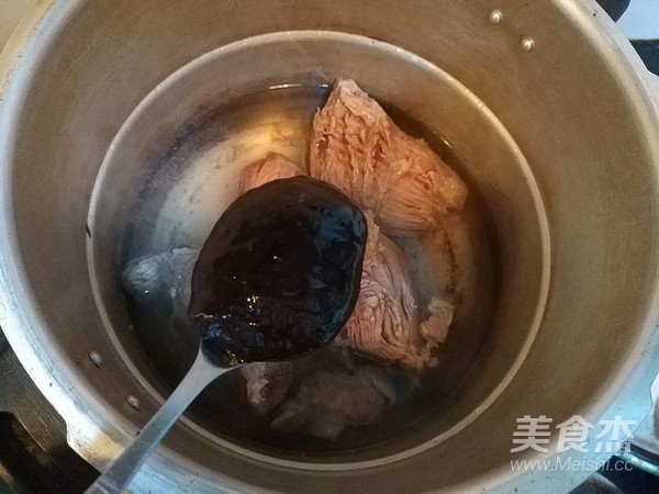 烧饼夹五香酱牛肉的简单做法