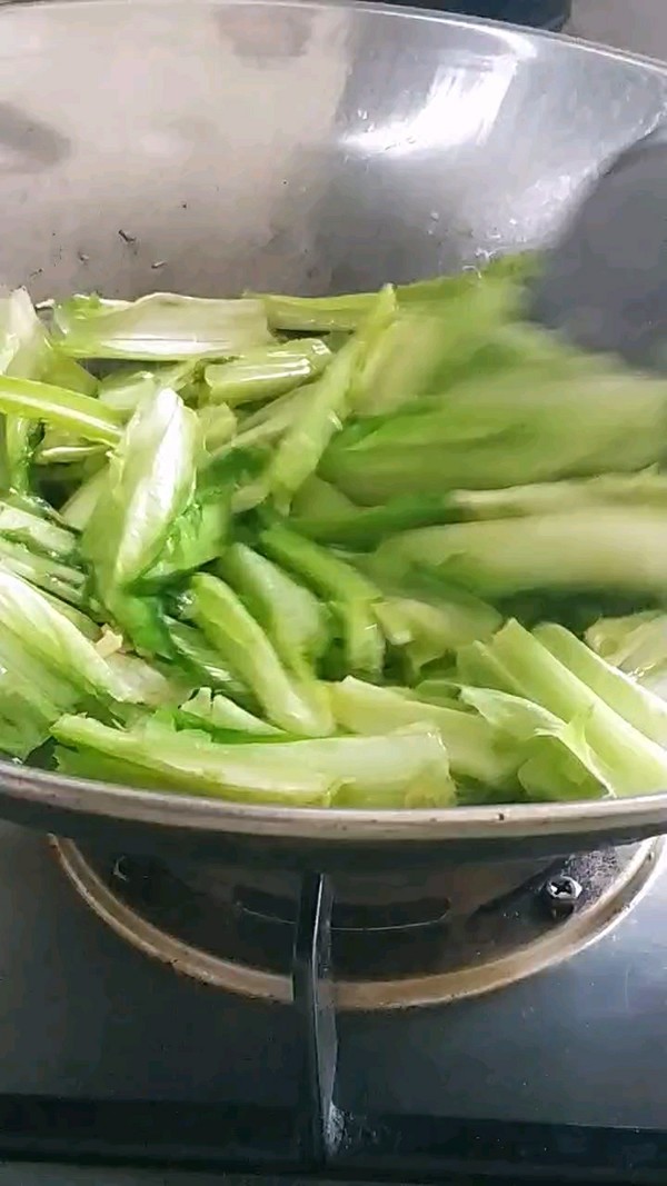 鱼罐头炒油麦菜的做法大全