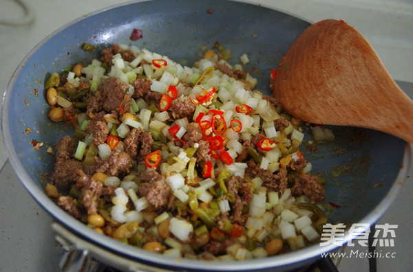 酸豇豆牛肉末怎么煮