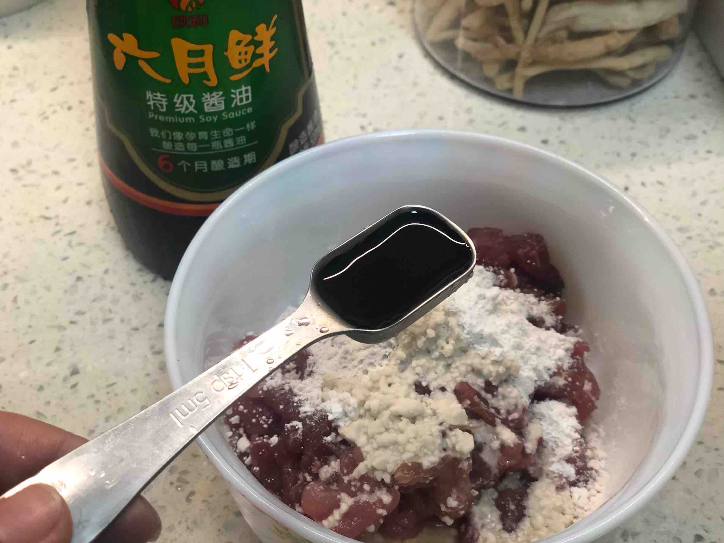 洋葱炒肉丝，洋葱是个宝，节后清肠多吃它，排脂降压不可少的简单做法