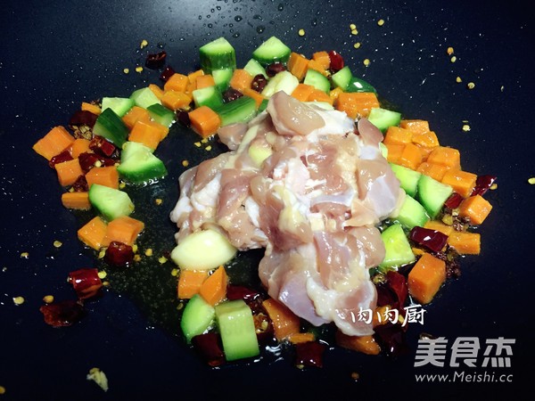 宫保鸡丁肉肉厨怎么煸