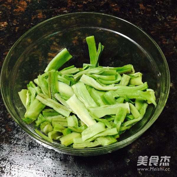 贡菜焖鸡的家常做法