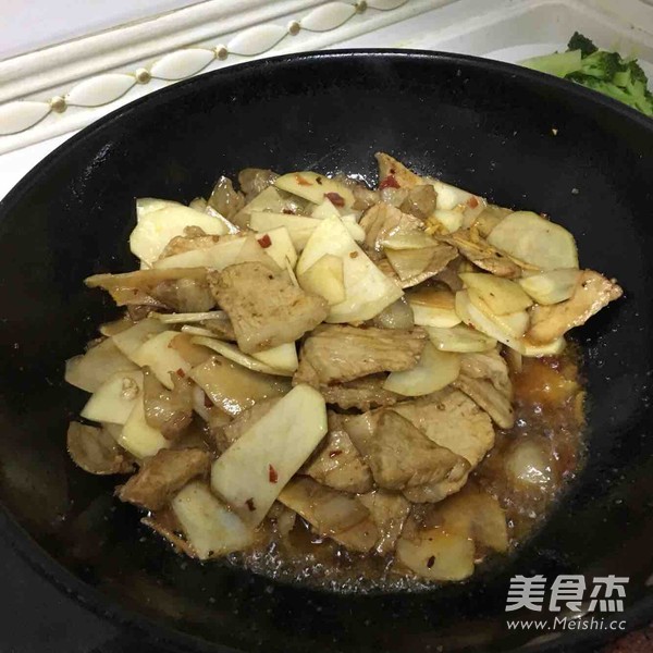 土豆莴笋回锅肉怎样做