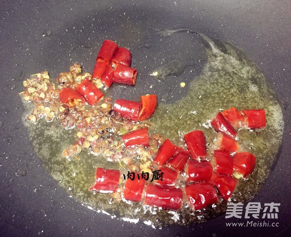 详解如何做一道正宗的重庆酸菜鱼之（鲜，香，辣，酸）肉肉厨的做法大全