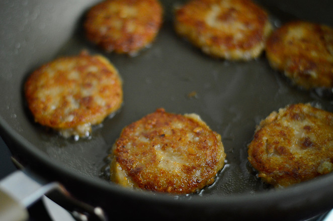 胡萝卜土豆肉饼怎样煸