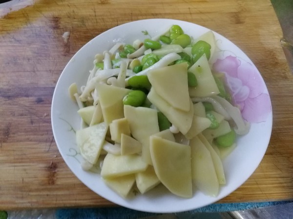 海鲜菇春笋炒豆瓣怎么炖