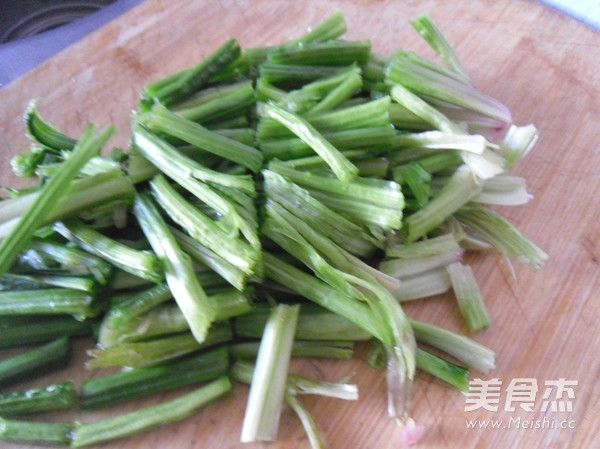 菠菜梗炒白菜条的做法图解