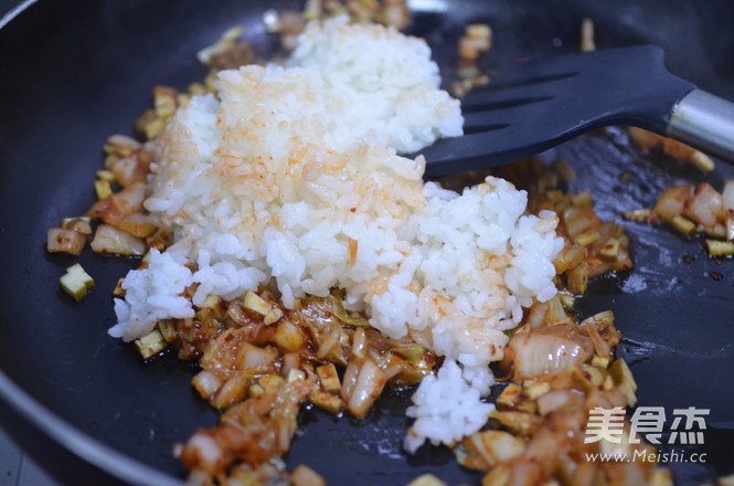 豆干泡菜炒饭的简单做法