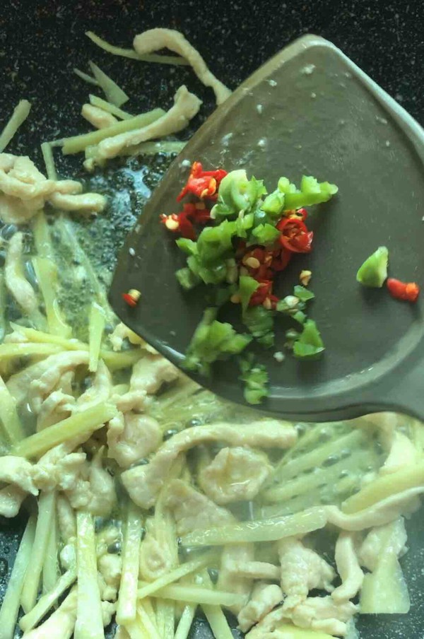 仔姜鸡肉丝怎么吃