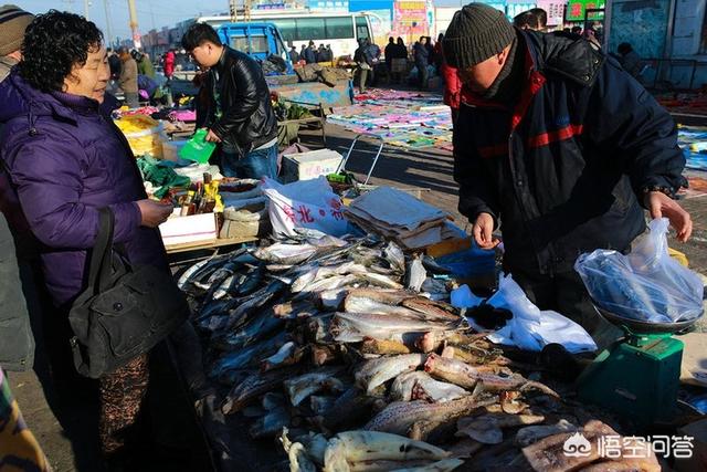 农村集市上的冻排骨只有七八块钱一斤，这种排骨食用安全吗？