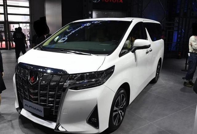 v6丰田商务,丰田豪华mpv，车长4975mm配v6引擎，还带大沙发座椅