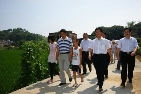 陆河县实验小学,陆河县东坑中学的办学条件