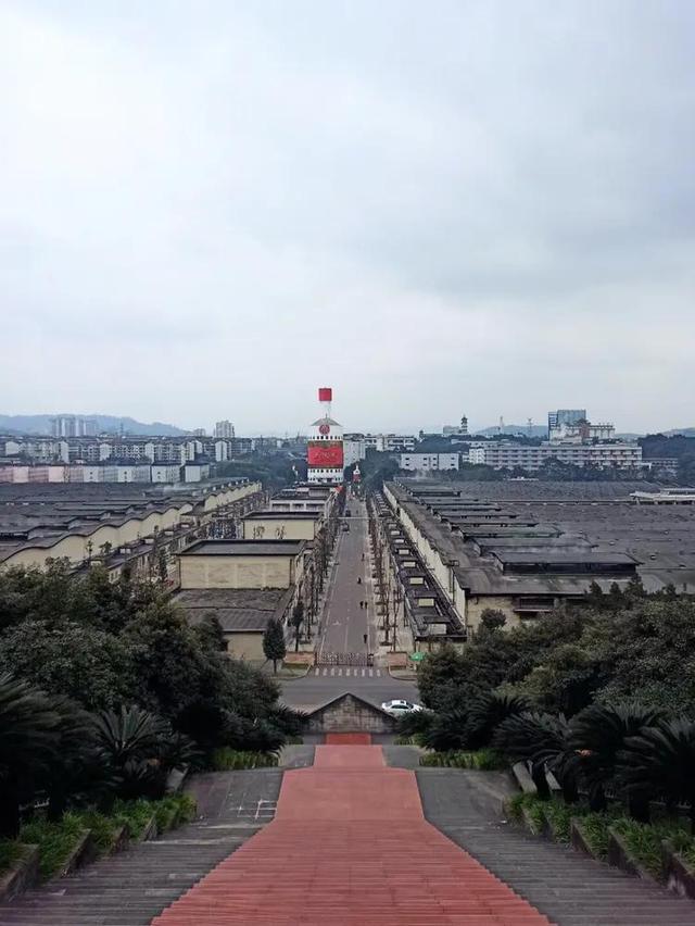 五粮液产地,四川宜宾五粮液，中国白酒之都：游客可以免费参观