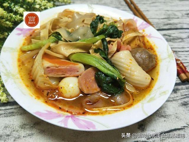 烫麻辣烫怎么烫,教你在家自制麻辣烫，味道一点不输饭店，做法简单又好吃！