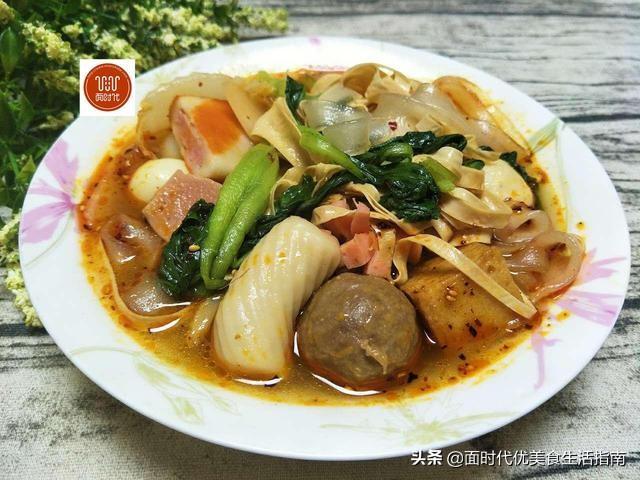 烫麻辣烫怎么烫,教你在家自制麻辣烫，味道一点不输饭店，做法简单又好吃！