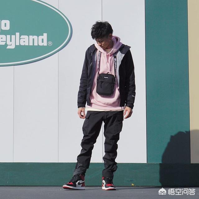 aj全名,aj1搭配什么裤子和衣服好？