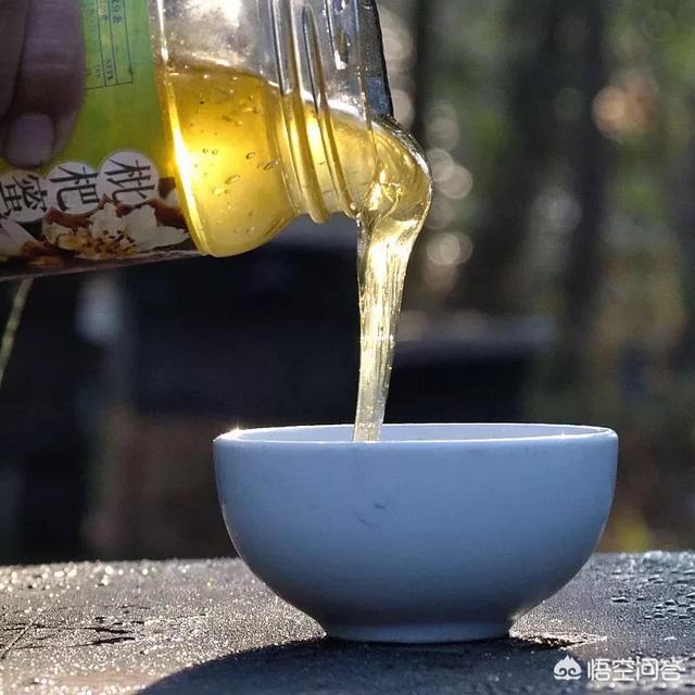 真蜂蜜和假蜂蜜的区别,怎么来分辨蜂蜜是真是假？