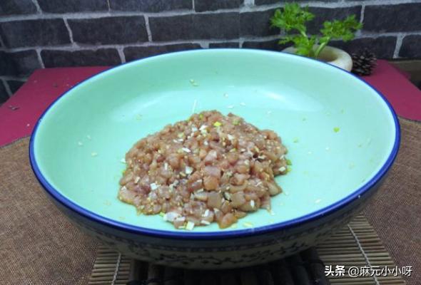 芹菜馅饺子,好吃的猪肉芹菜馅饺子怎么调馅？