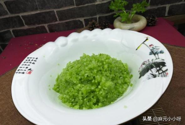 芹菜馅饺子,好吃的猪肉芹菜馅饺子怎么调馅？