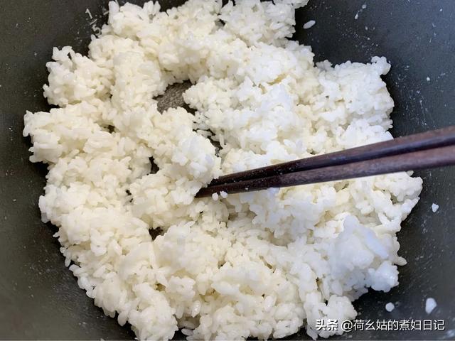 剩米饭做早餐饼的做法,剩米饭可以做成哪些美味？