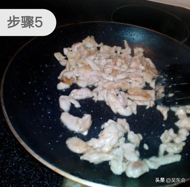 炒鸡胸,鸡胸肉炒口蘑怎样做才好吃呢？