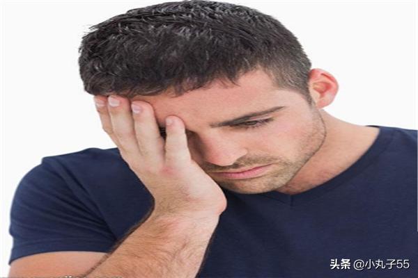 男生拍照姿势怎么摆,男生拍照的时候摆什么姿势呢？