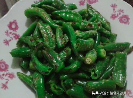 青椒炒鸡肉的做法,清椒炒鸡肉怎么做才肉才不柴？