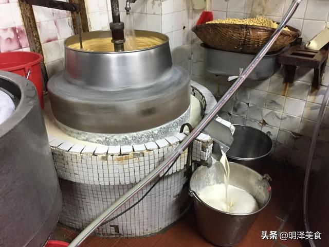 豆浆比例,1斤干豆加多少水磨豆汁比较好？