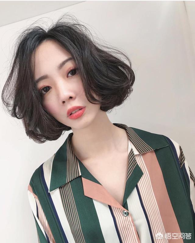 长脸适合什么发型女,女生大长脸，留什么发型好看？