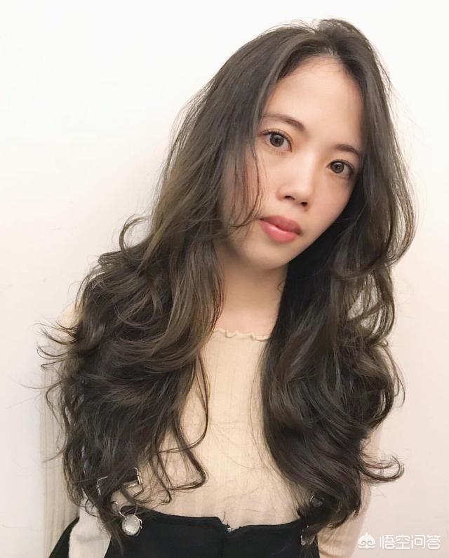 长脸适合什么发型女,女生大长脸，留什么发型好看？