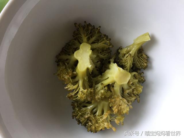 水煮西兰花的做法,西蓝花怎么给宝宝吃最好？