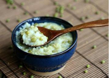 孩子发烧吃什么饭菜好,宝宝发烧后的饮食注意事项？